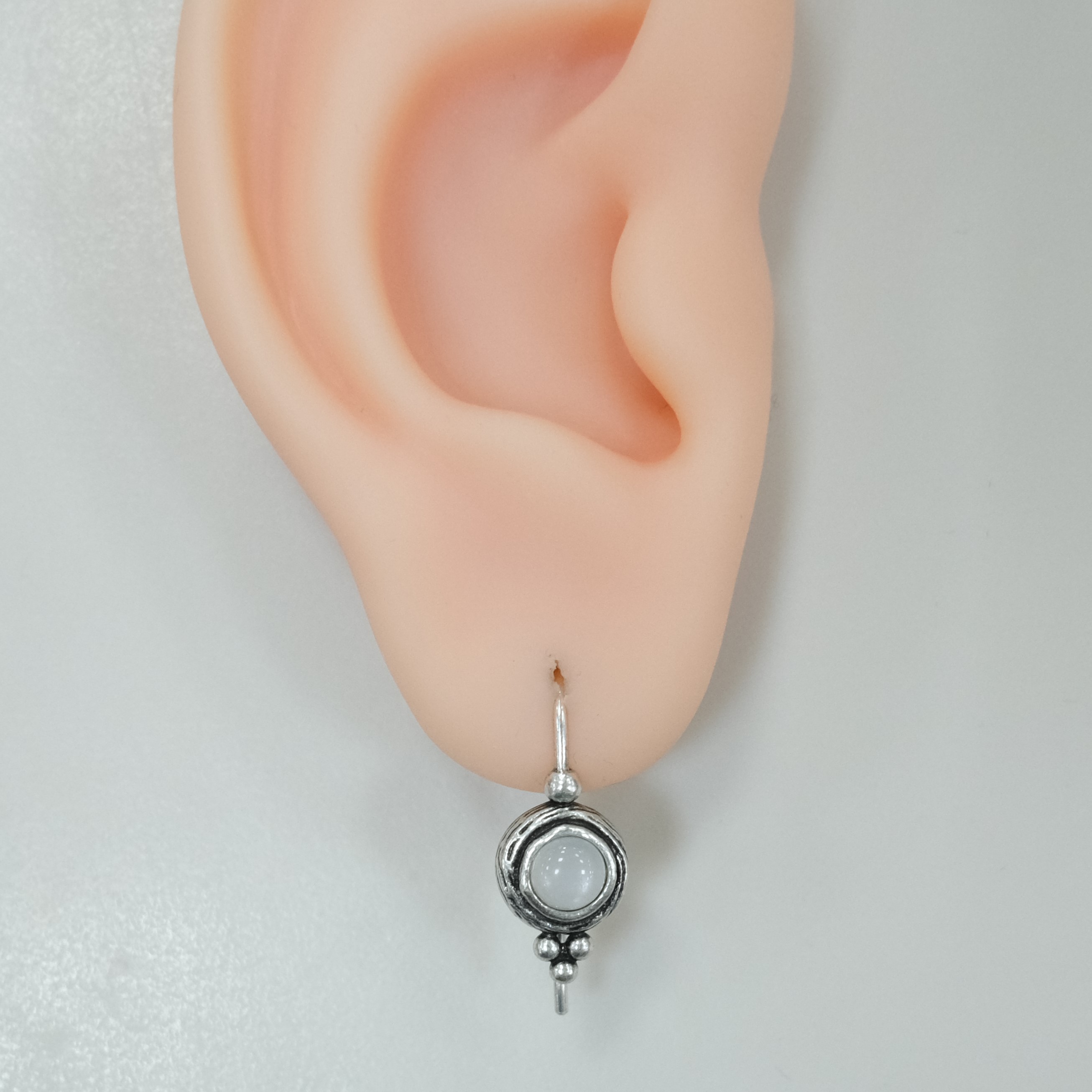 Серебряные серьги с лунными камнями